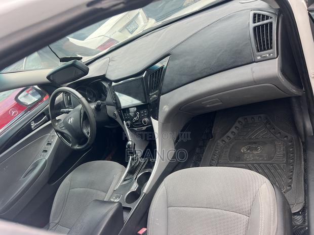 Hyundai Sonata Limited 4dr Sedan w/Prod. End 12/13 (2.0L 4cyl Turbo 6A)