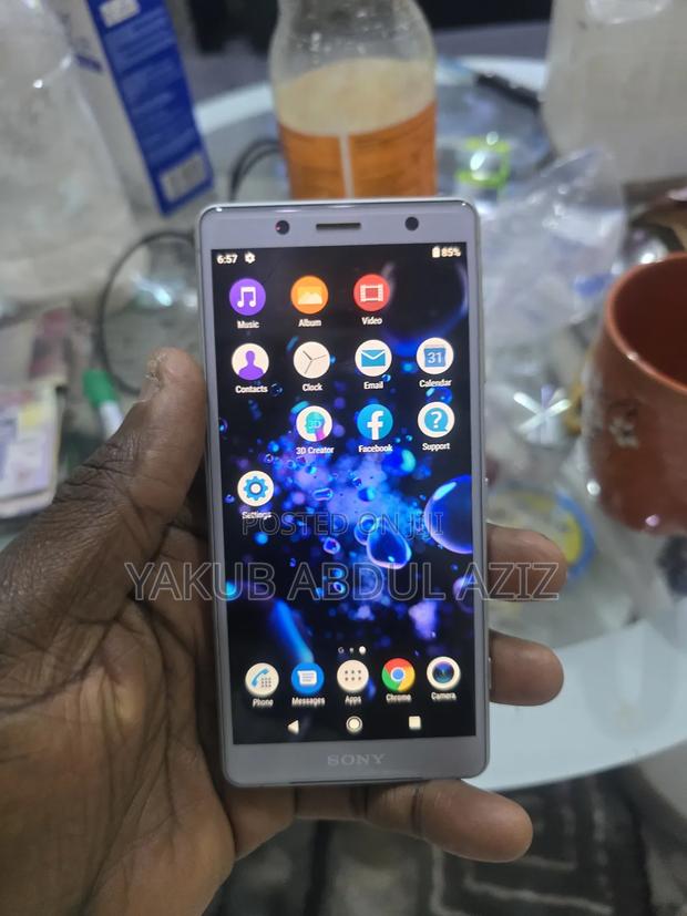 Sony Xperia XZ2 64 GB Silver photo 2