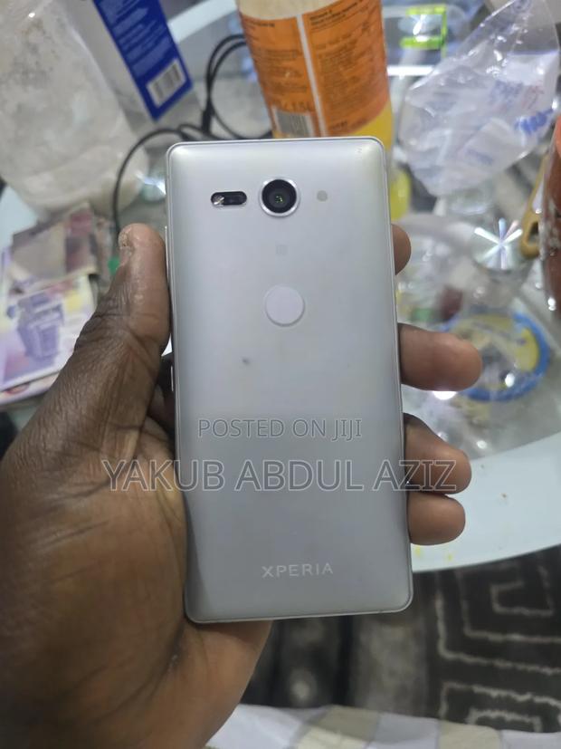 Sony Xperia XZ2 64 GB Silver photo 3
