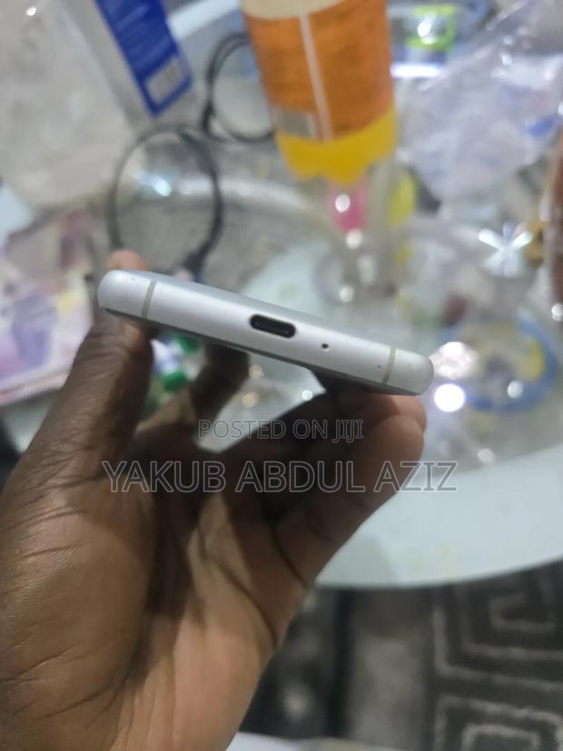 Sony Xperia XZ2 64 GB Silver photo 6