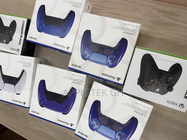 Play Station 5 Controllers · Photo 4