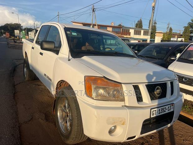 Nissan Titan King Cab SE 2010 White
