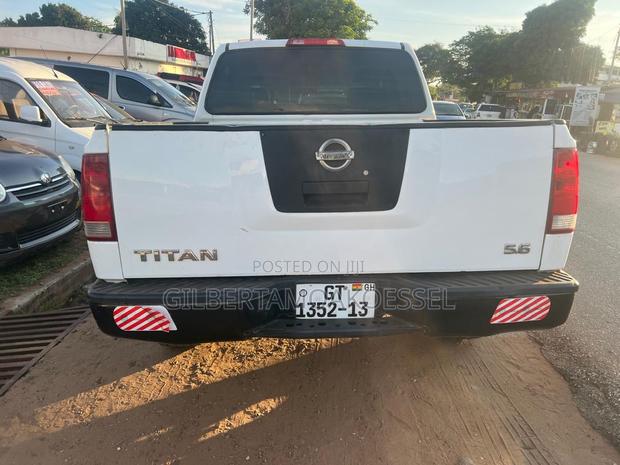 Nissan Titan King Cab SE 2010 White