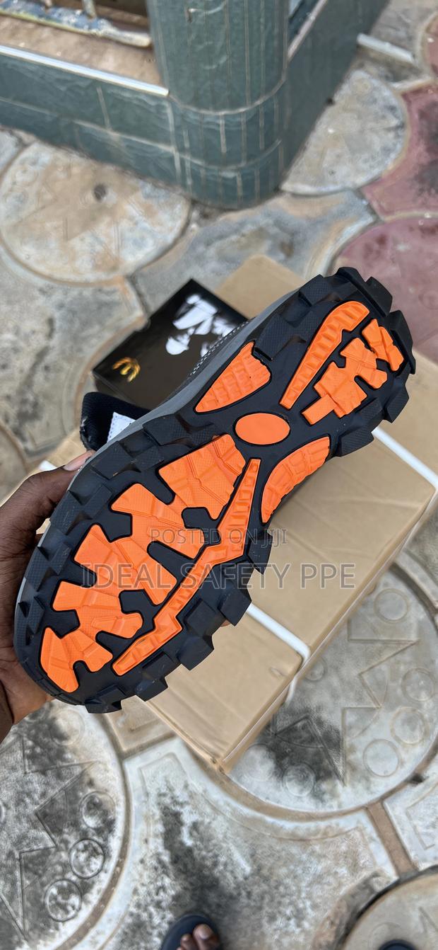 Safetoe Low-cut Safety Shoe photo 2