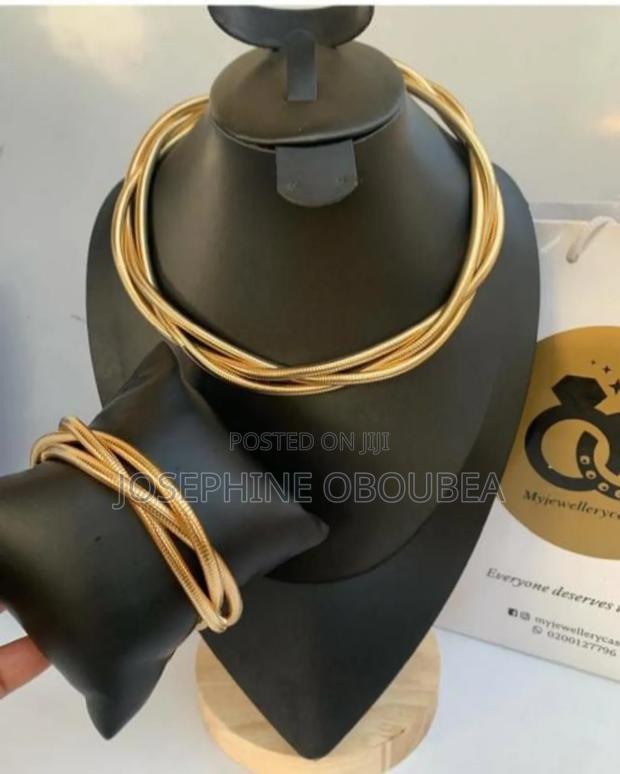 Choker Necklace With Bracelet