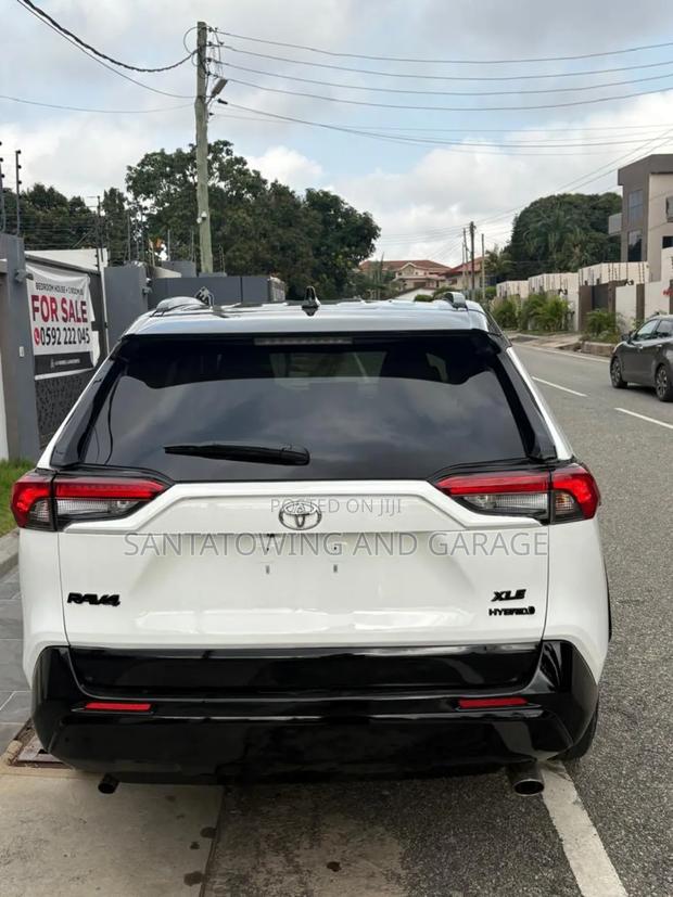 Toyota RAV4 XLE AWD 2020 White
