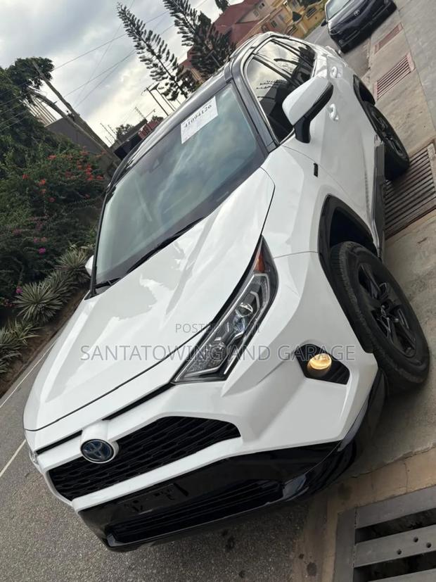 Toyota RAV4 XLE AWD 2020 White