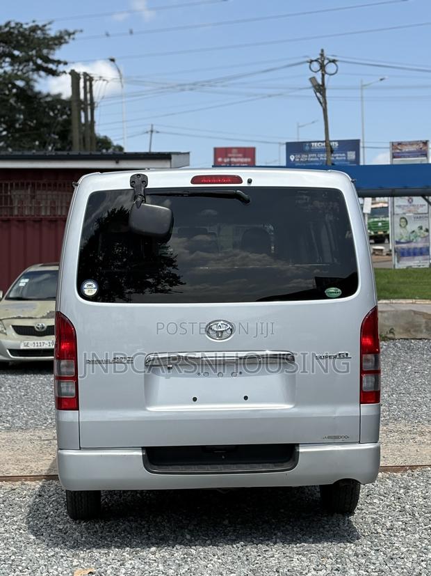 Toyota HiAce 2013 Silver photo 11