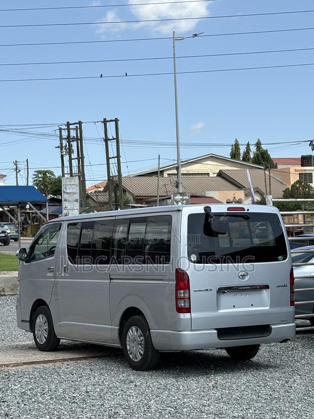 Toyota HiAce 2013 Silver photo 9