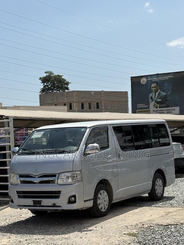 Toyota HiAce 2013 Silver photo 8