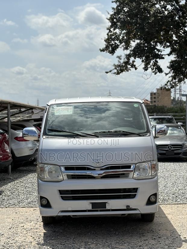 Toyota HiAce 2013 Silver
