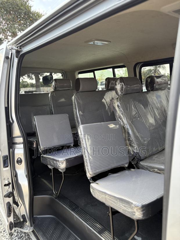 Toyota HiAce 2013 Silver photo 5