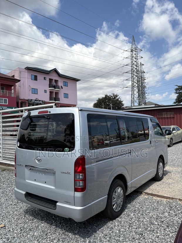 Toyota HiAce 2013 Silver photo 10