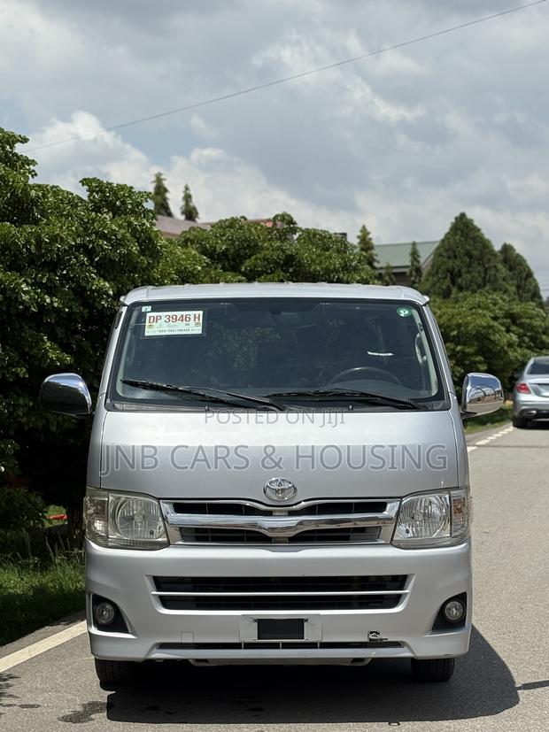 Toyota HiAce 2013 Silver