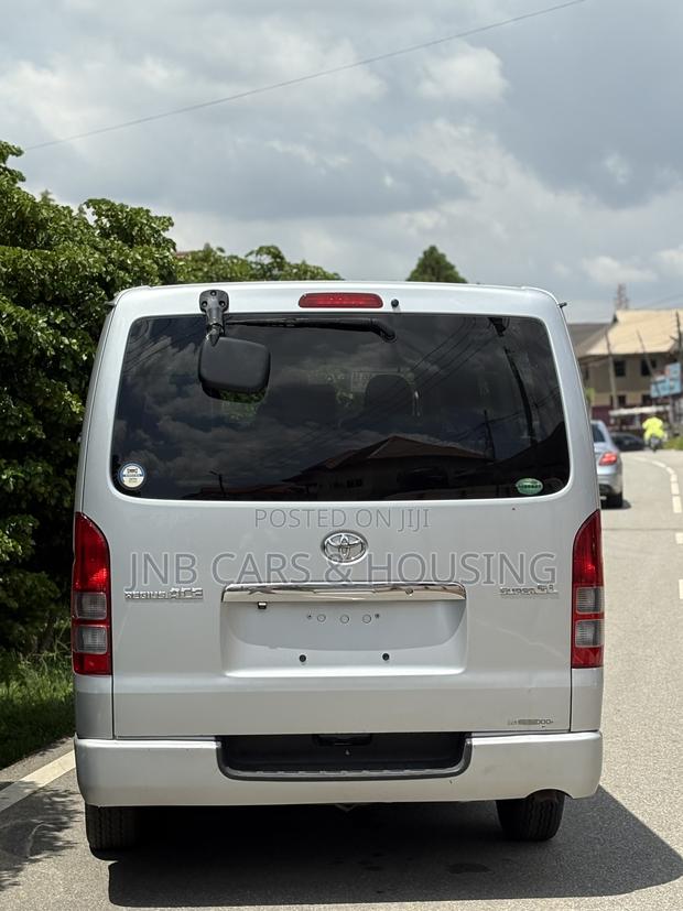 Toyota HiAce 2013 Silver
