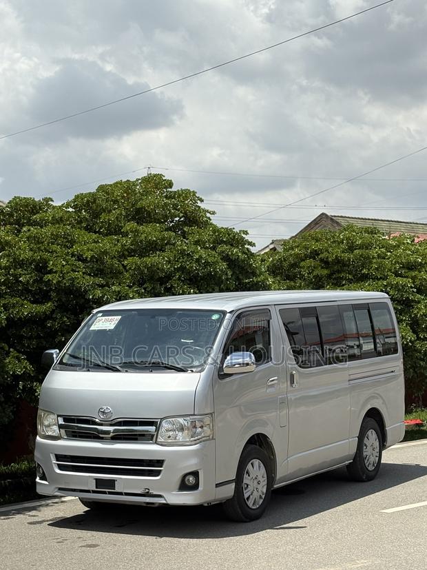 Toyota HiAce 2013 Silver