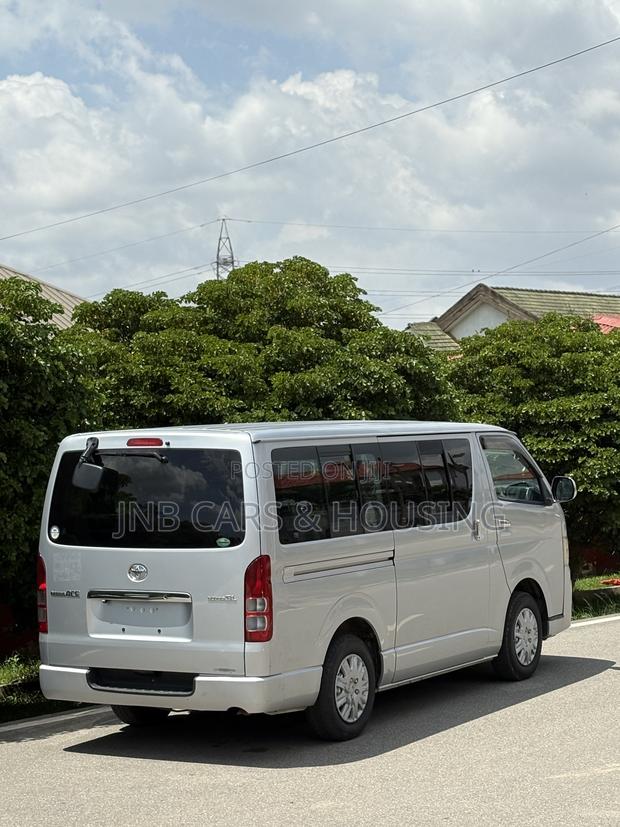 Toyota HiAce 2013 Silver
