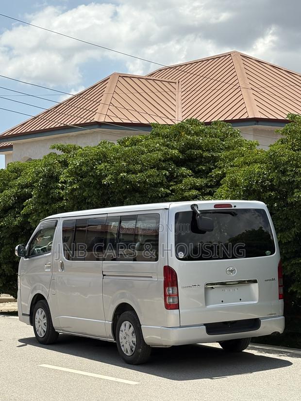 Toyota HiAce 2013 Silver