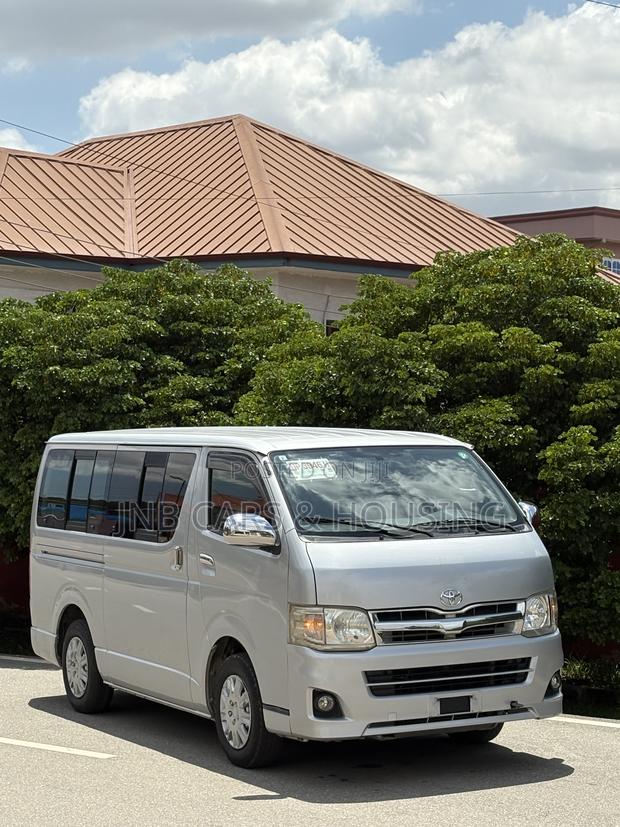 Toyota HiAce 2013 Silver
