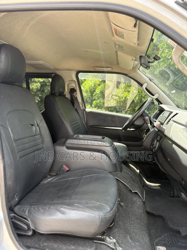 Toyota HiAce 2013 Silver