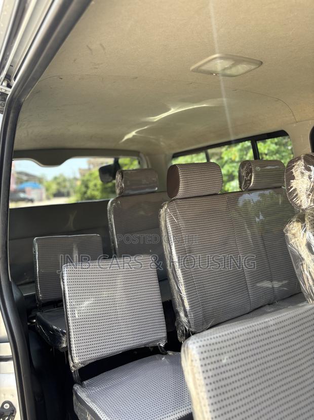 Toyota HiAce 2013 Silver