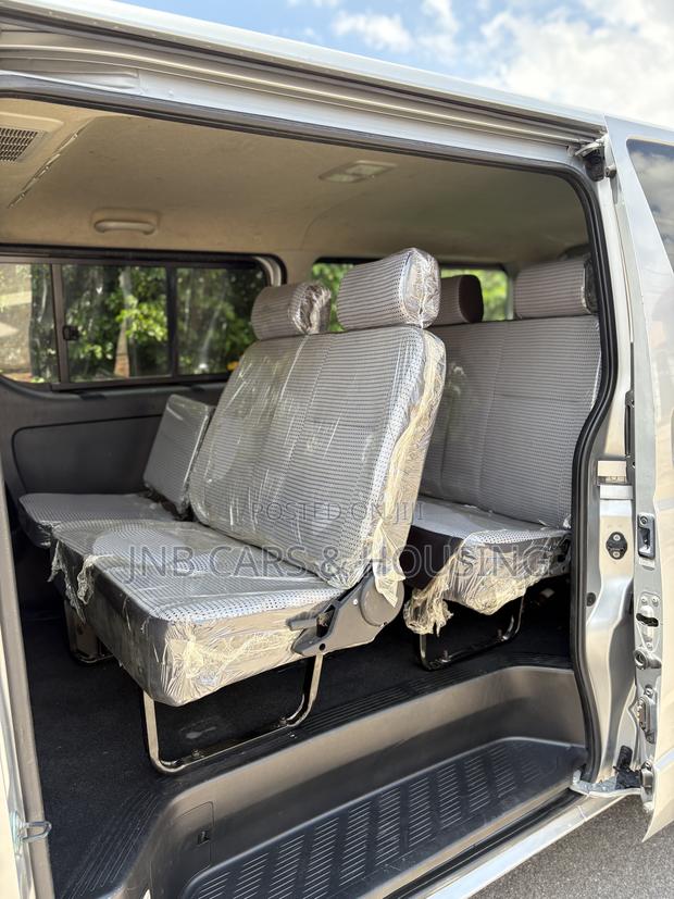 Toyota HiAce 2013 Silver