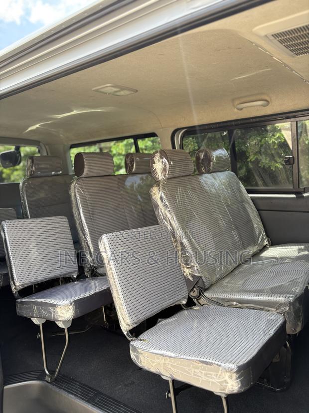 Toyota HiAce 2013 Silver