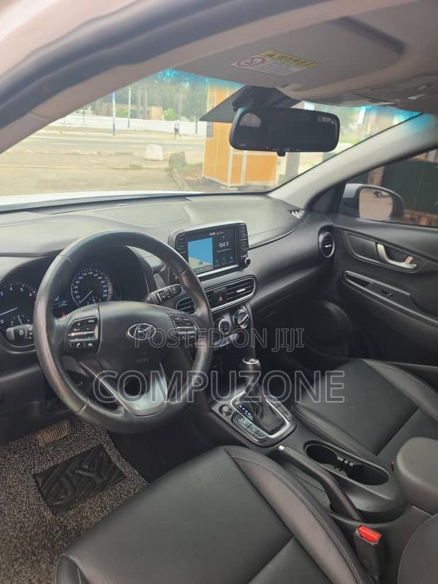 Hyundai Kona 2018 White photo 4