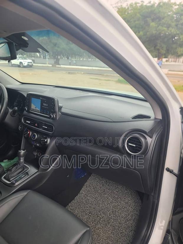 Hyundai Kona 2018 White photo 3