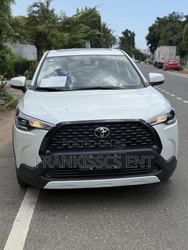 New Toyota Corolla Cross XLE 2WD 2024 White