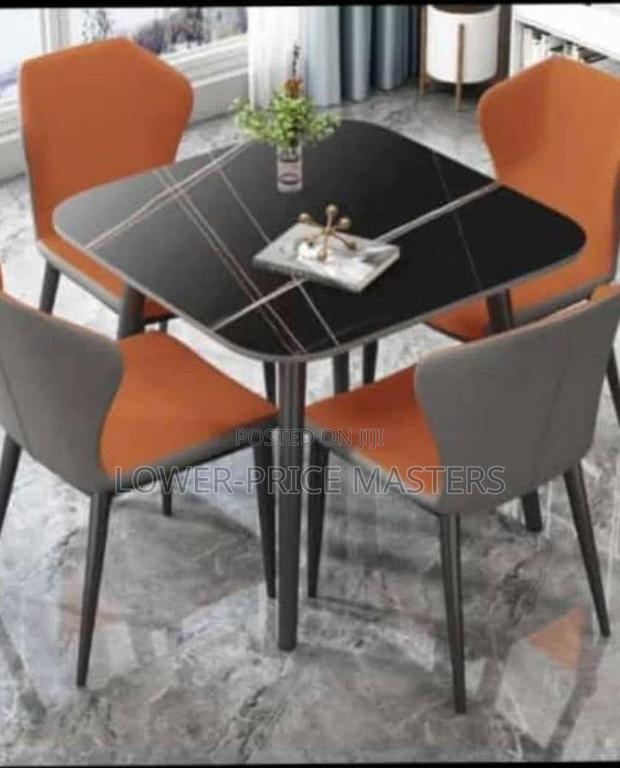4 Seater Marble Dining Table · Photo 3