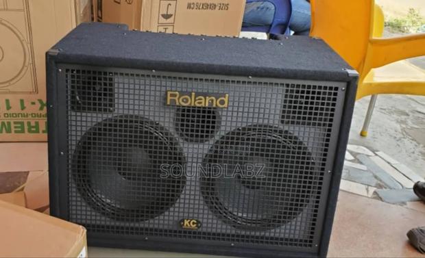 Roland Kc-880 Stereo Keyboard Amplifier. · Photo 4