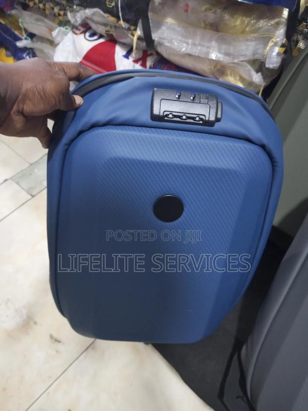 Sleek Laptop Bag With Anti Theft Design · Photo 3