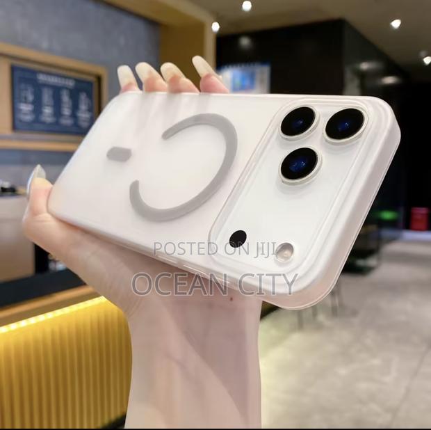 Ultra Thin Magsafe Case for iPhone 17 Models · Photo 3