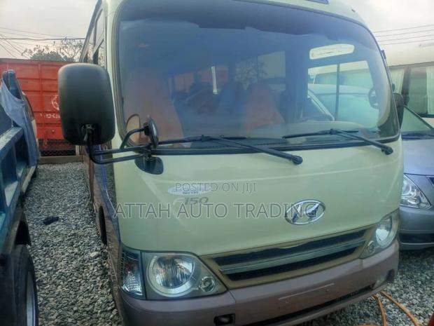 Hyundai County 2012 White