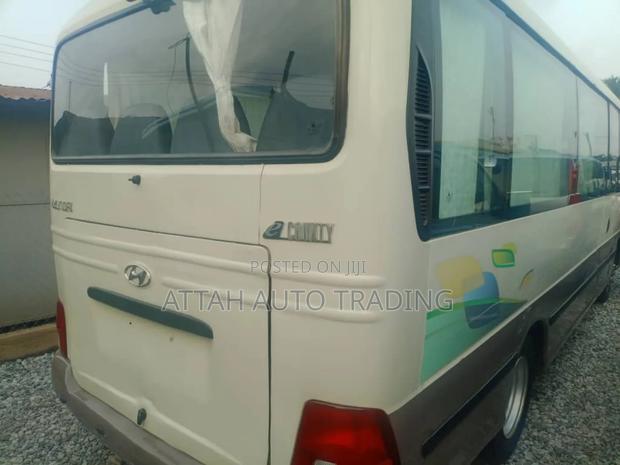 Hyundai County 2012 White photo 3