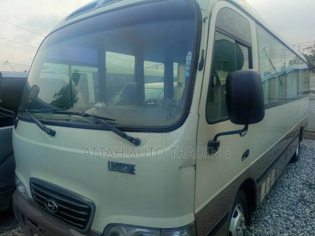 Hyundai County 2012 White photo 8