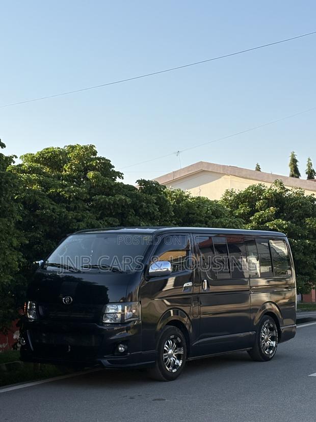 Toyota HiAce 2013 Black
