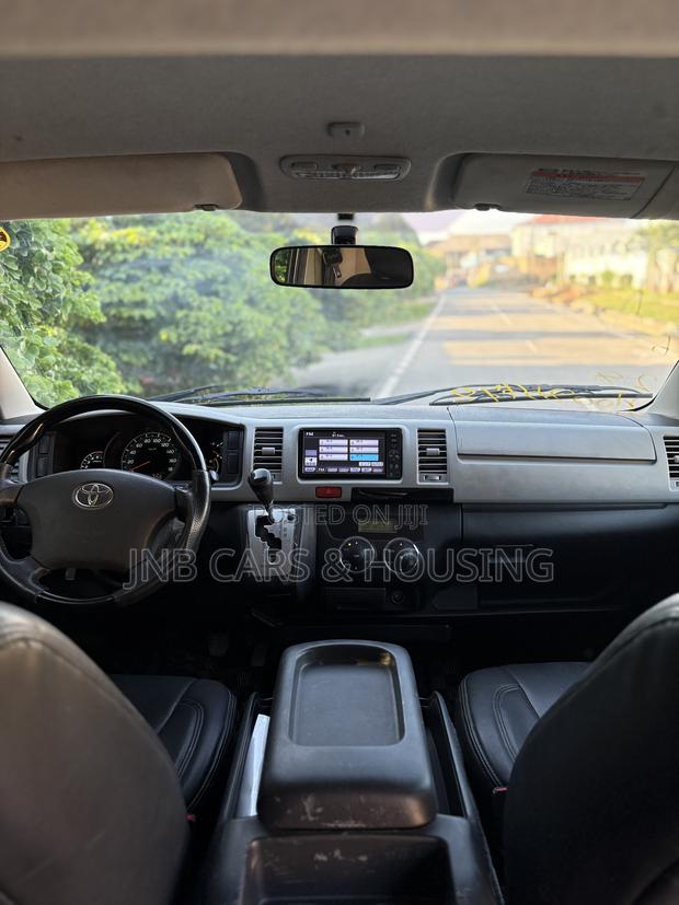 Toyota HiAce 2013 Black