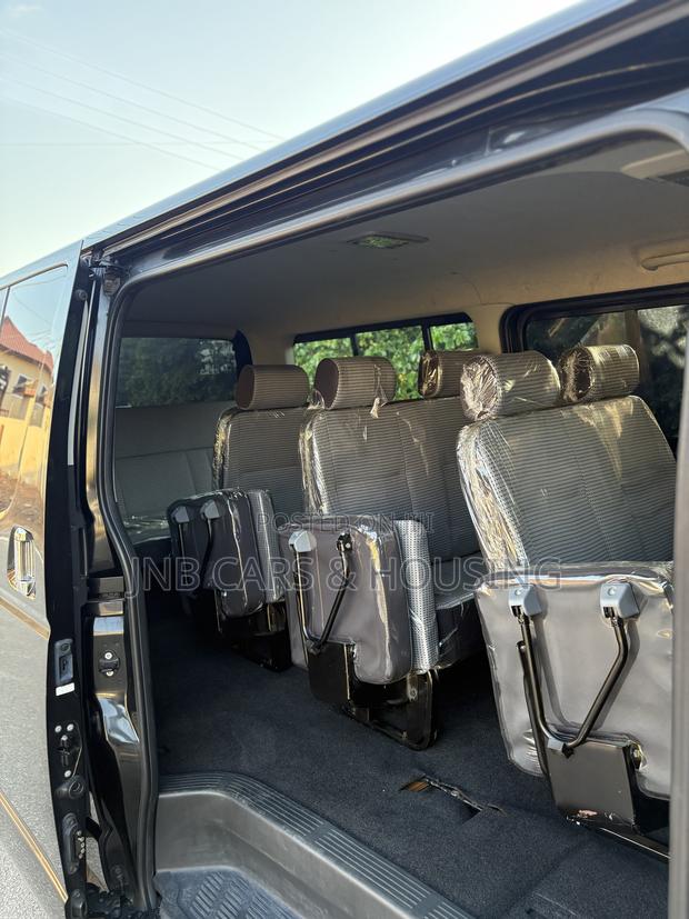 Toyota HiAce 2013 Black