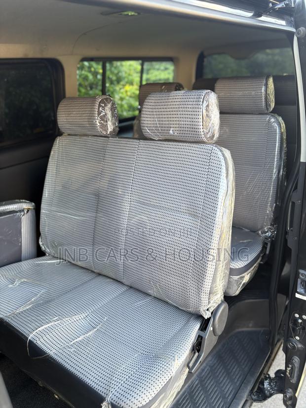 Toyota HiAce 2013 Black