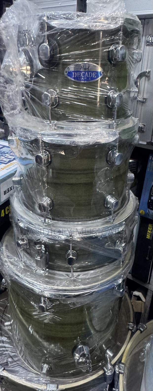 Pearl Decade 5-Set Drums With Two Cymbals