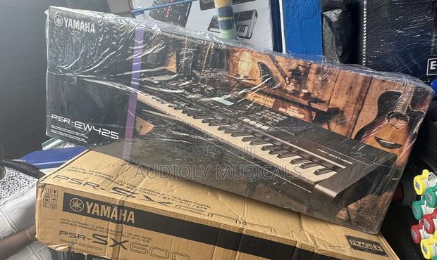 Yamaha PSR (E) W 425 Keyboard With 71keys · Photo 3