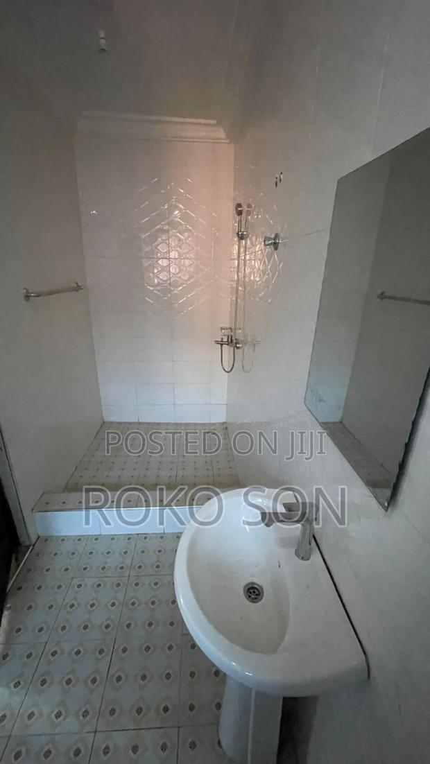 3bdrm Apartment in Dr Roko, Frafraha for rent · Photo 2