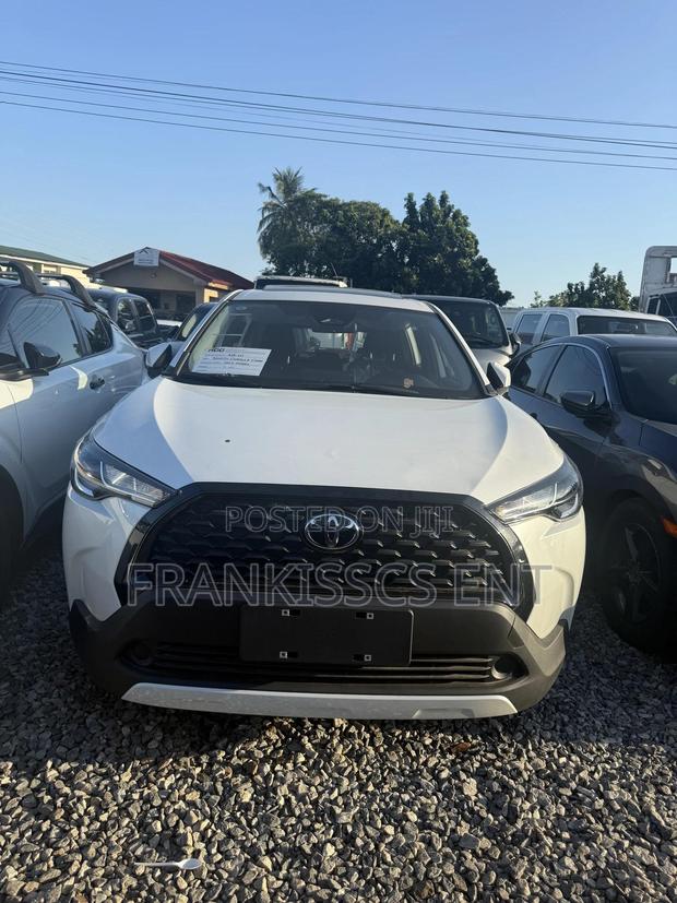 New Toyota Corolla Cross XLE 2WD 2024 White photo 7