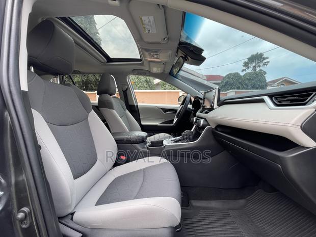 Toyota RAV4 XLE 2021 Gray photo 7