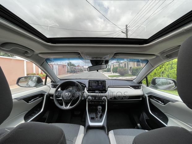 Toyota RAV4 XLE 2021 Gray photo 10