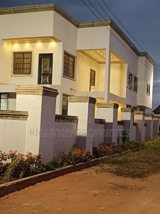 6bdrm Duplex in Bokankye, Kumasi Metropolitan for sale · Photo 3