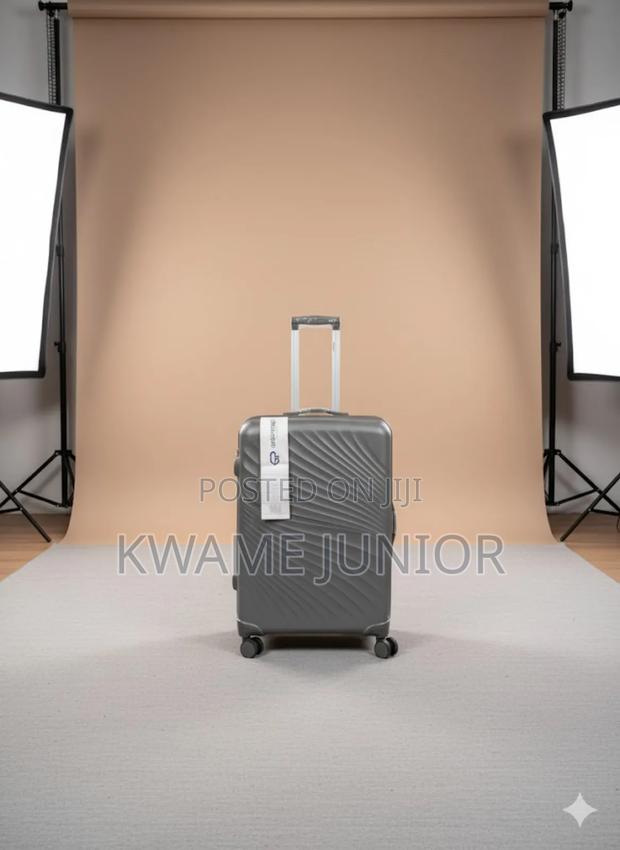 Trolling Traveling Luggage Large 28 Inch Unbreakable photo 2