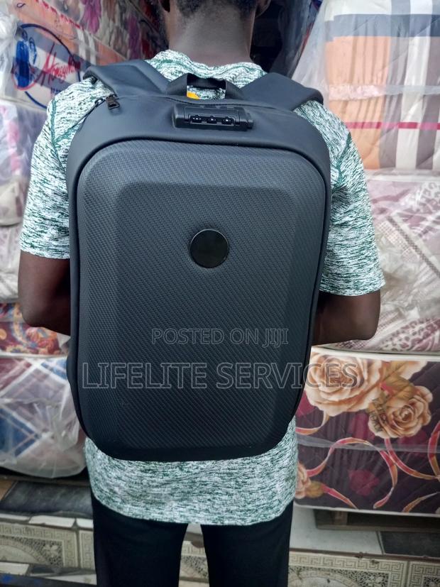 100% Water Proof Bag + Security Lock · Photo 3